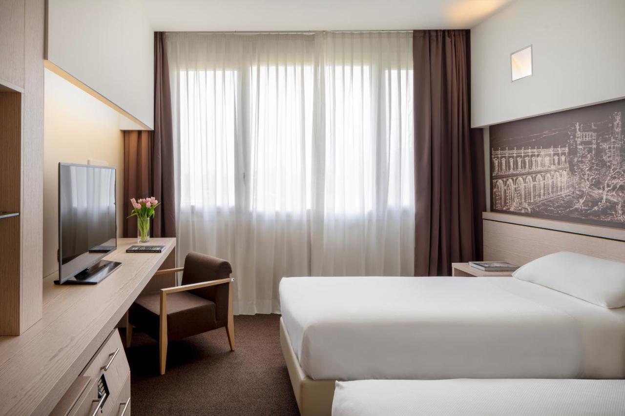 Una Hotels Bologna San Lazzaro Сан-Лаццаро-ді-Савена Екстер'єр фото